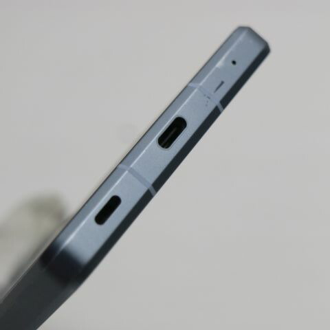 AQUOS R8 SH-52D ブルー docomo 中古 スマホ SHARP【超美品】保証付き 赤ロム保証(サムネイル3枚目)