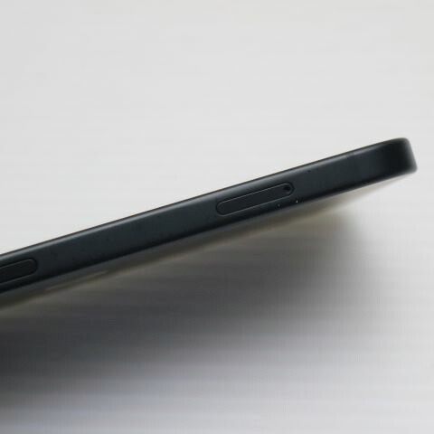 iPhone 15 256GB ブラック SIMフリー 中古 スマホ Apple【超美品】保証付き 赤ロム保証(サムネイル3枚目)