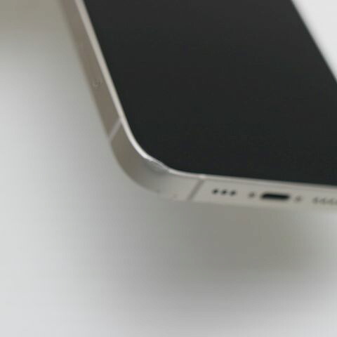 iPhone 13 256GB スターライト SIMフリー 中古 白ロム【美品】保証付き 赤ロム保証(サムネイル3枚目)